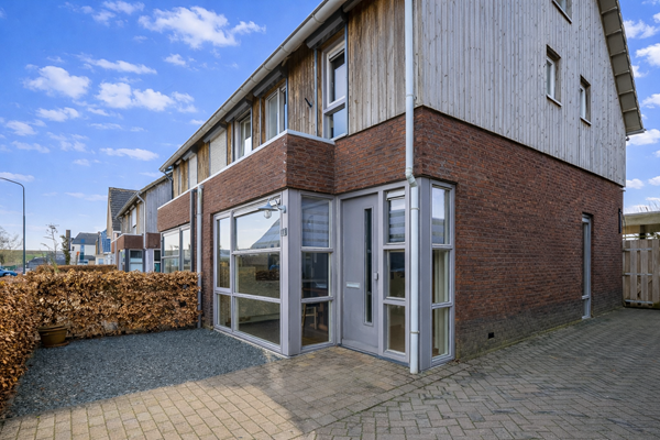 ChatGPT Image 3 feb 2026, 19_05_56.png